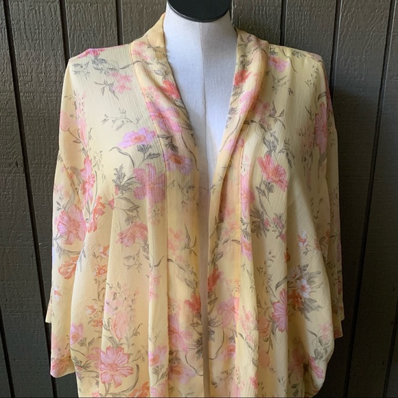 American Eagle Floral Print Over Size Kimono - Picture 2 of 10